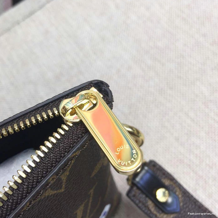 FASH 19T1L0319 LOUIS VUITTON Bags 0227